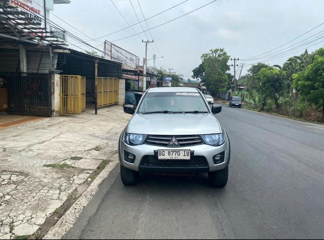 Mitsubishi STRADA CR 2.5 HP-EXCEED (4X4)